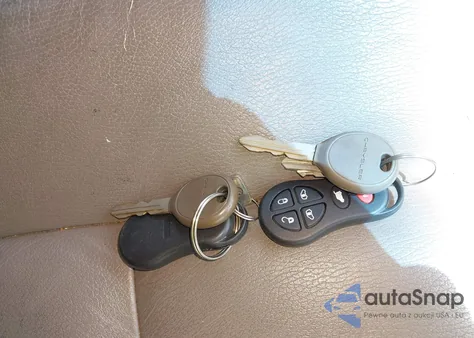 2010 Chrysler Town & Country Touring Plus z USA, uszkodzony, nr VIN 2A4RR8D13AR480017